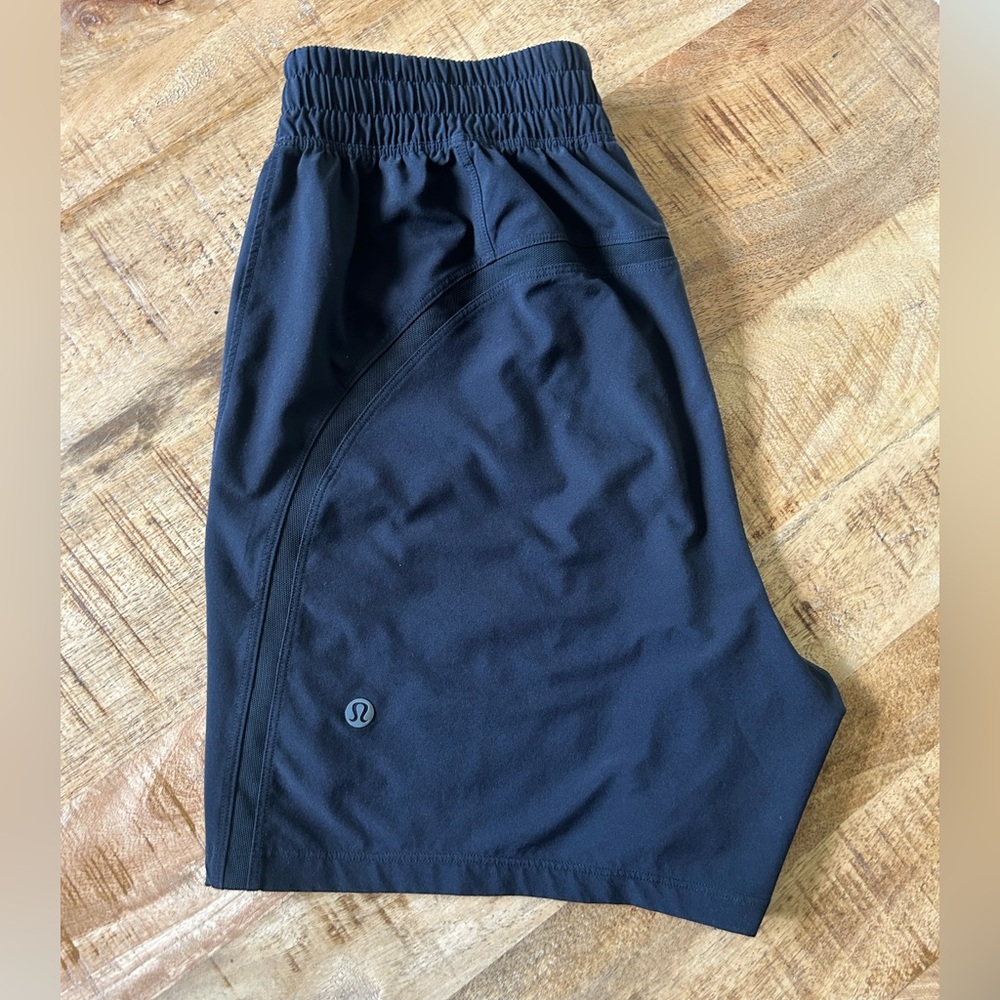 LULULEMON LICENSE TO TRAIN SHORTS 5in inseam *like new*